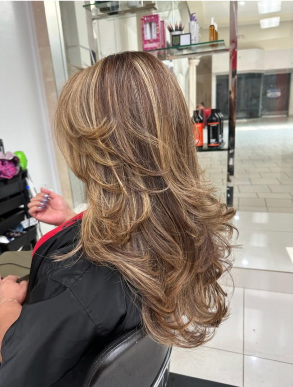 Caramel highlights with layered cut